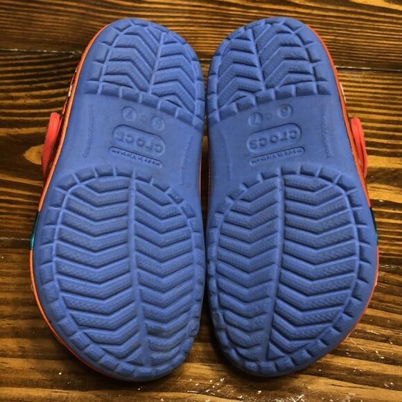 SOLD Captain American Toddler Crocs size 6-7 - Picture 5 of 6